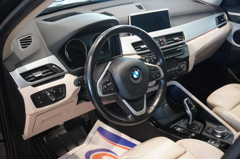 Bild 2 av BMW X1 xDrive18d Sportline Drag Läder HUD