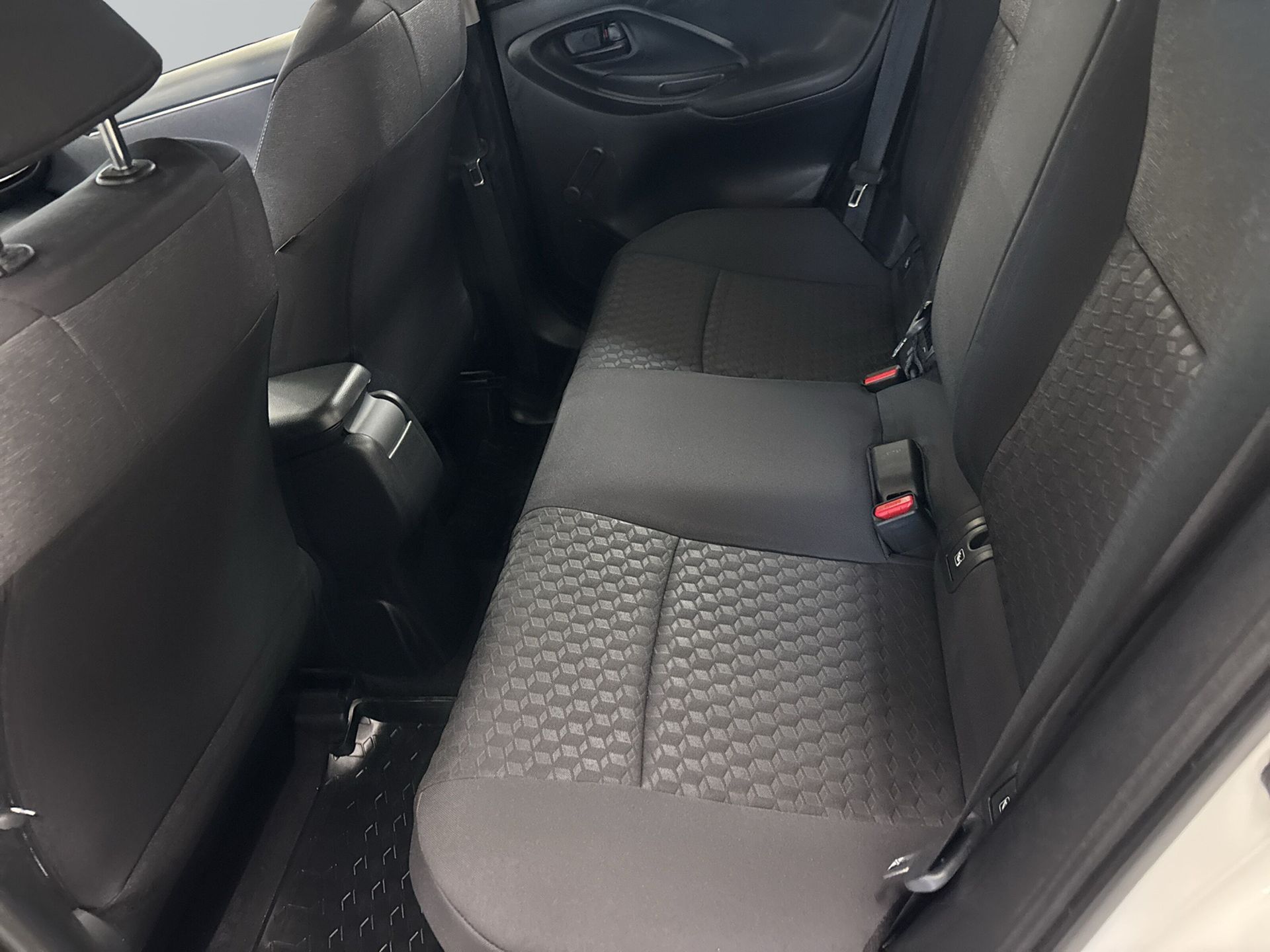 Toyota Yaris 1,5 HSD ACTIVE KOMFORT 2023, bild 7/10