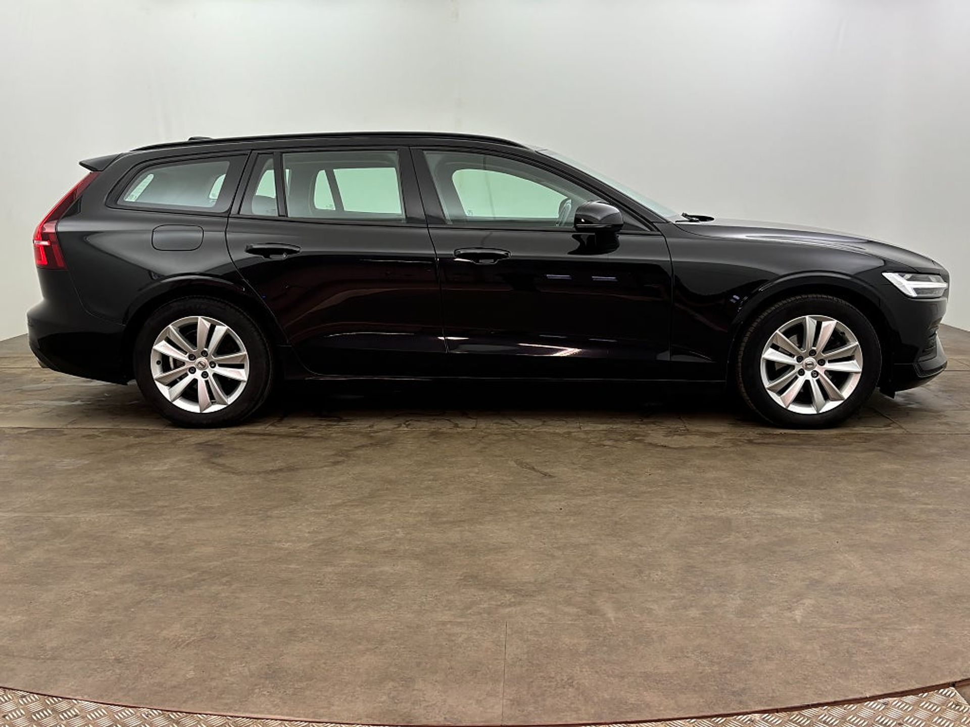 Volvo V60 D4 Geartronic 190hk Momentum 2019, kuva 7/10