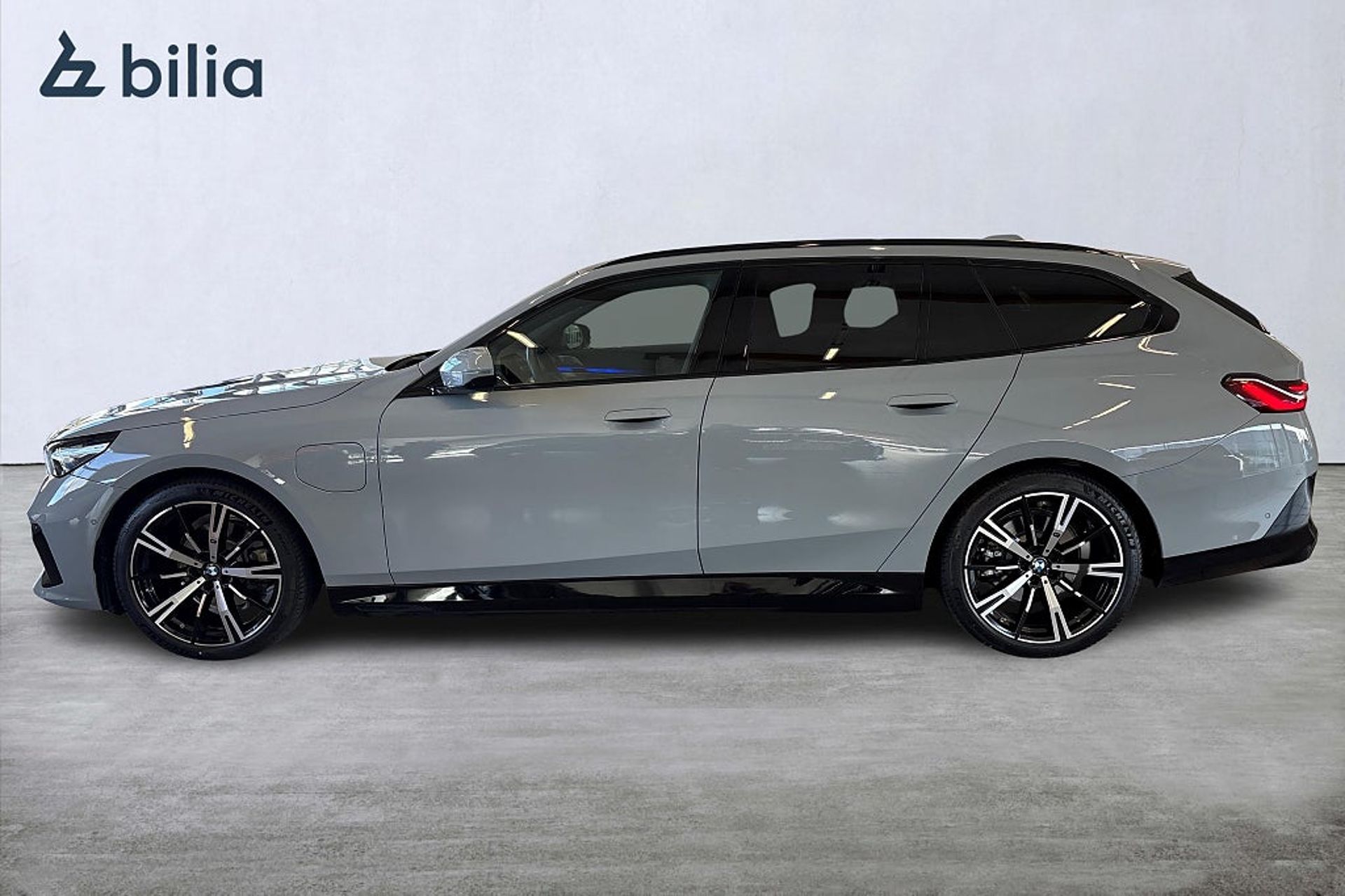 BMW 530 e xDrive Touring M Sport B&W 360 2026, kuva 3/10