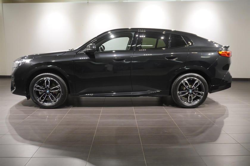 Bild 3 av BMW iX2 xDrive30 3,95% M Sport Navi Kamera Fartpilot Drag 19”