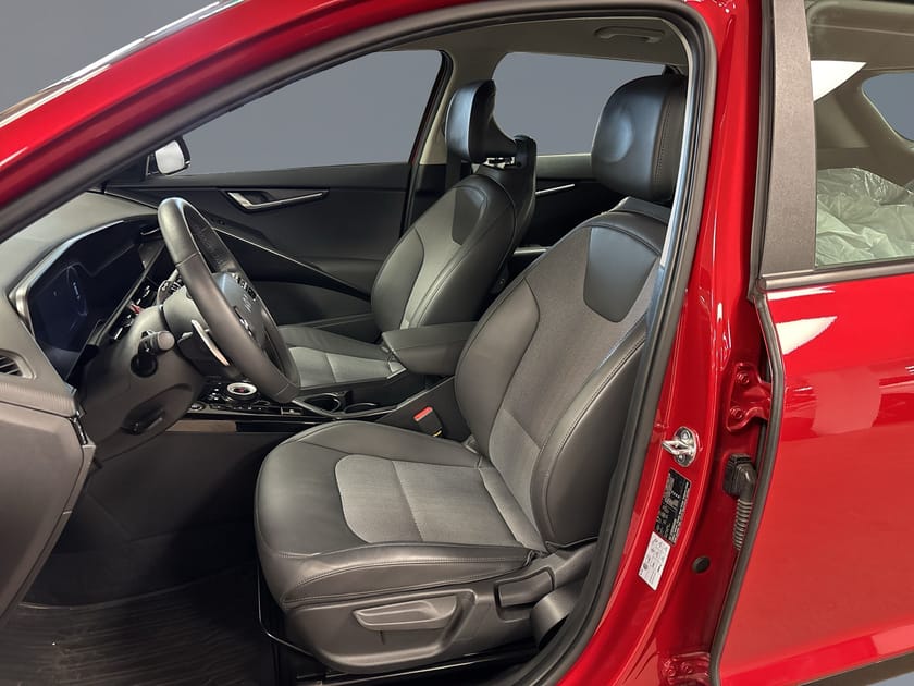 Bild 5 av Kia Niro Plug-In-Hybrid Action//Kamera//Drag//V-hjul//