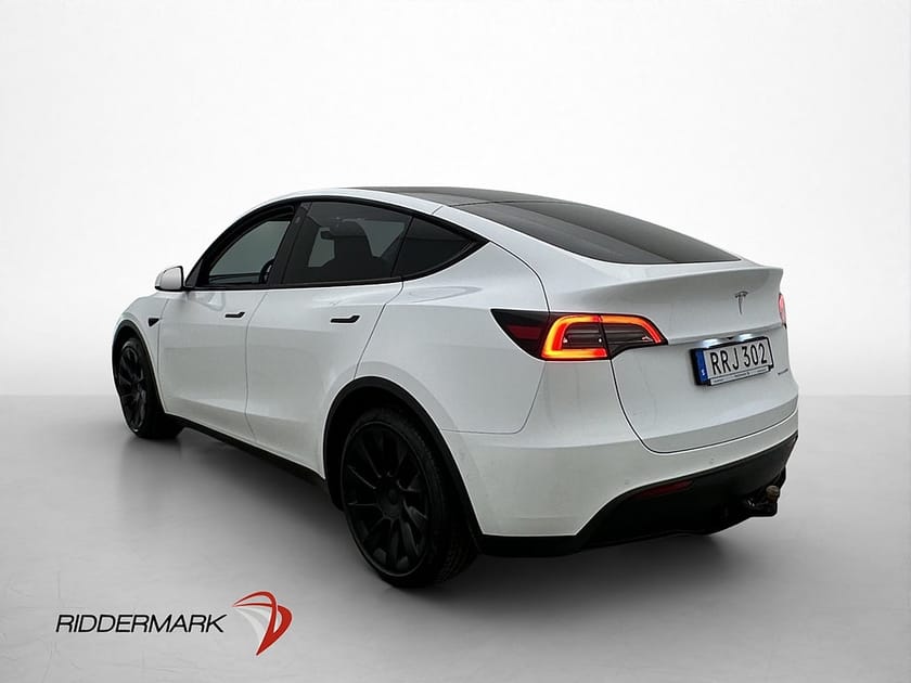 Bild 5 av Tesla Model Y Long Range AWD Pano Dragkrok AP Svensksåld