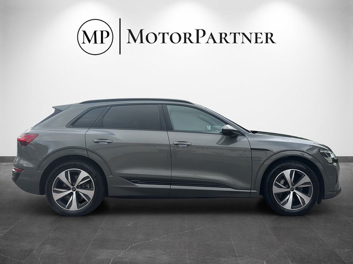 Audi Q8 55 e-tron quattro, bild 9 av 27