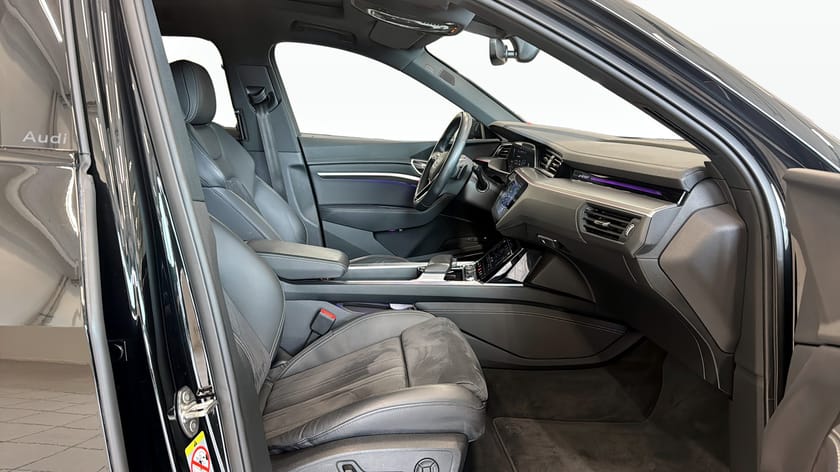 Bild 3 av Audi Q8 55 e-tron quattro (408hk) S-LINE / OPTIKPAKET / DRAG