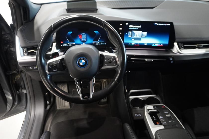 Bild 2 av BMW 225e xDrive Active Tourer M Sport Drag Adaptiv Farthållare HUD Rattvärme