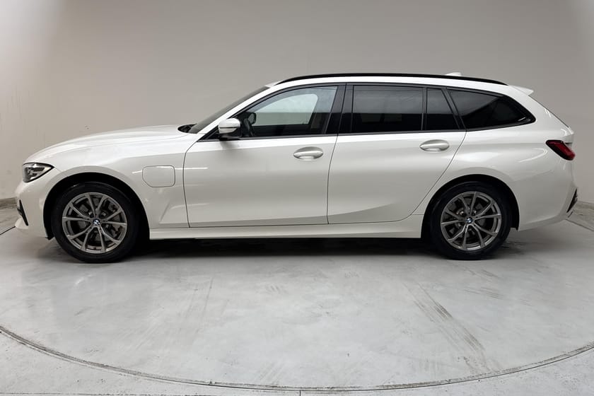 Bild 2 av BMW 330e xDrive Touring
