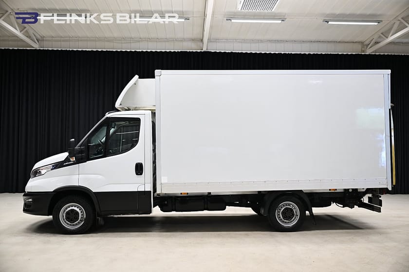 Bild 2 av Iveco Daily 35-140 Chassi Cab 136HK Automat|Volymskåp|BgLyft|Sidodörr|Backkamera|Moms