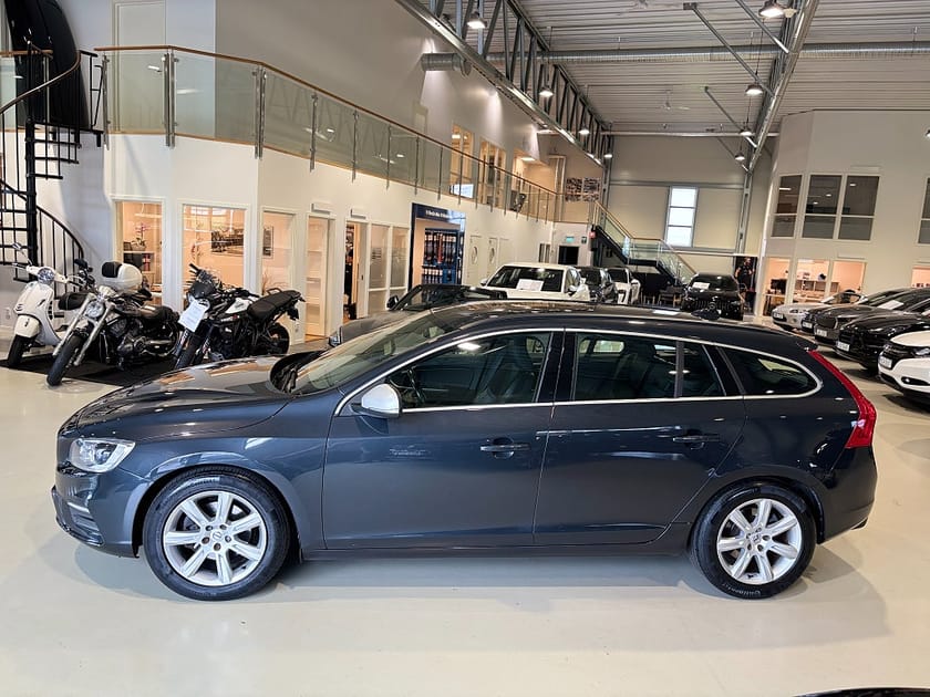 Bild 2 av Volvo V60 D4 Geartronic R-Design BLIS/NAV *Räntekampanj 2,99%*
