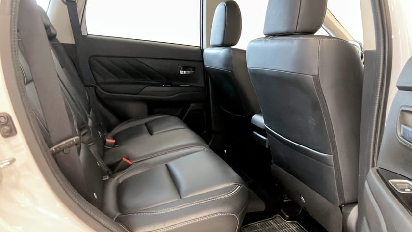 Bild 5 av Mitsubishi Outlander PHEV CVT, 203hk, Dragkrok|Backkamera|