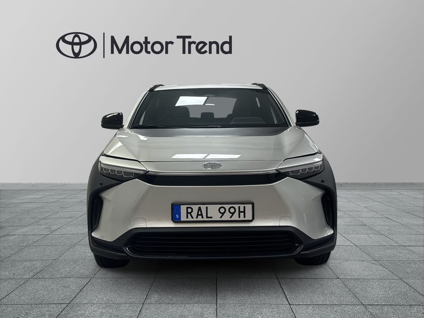Bild 5 av Toyota bZ4X | 2WD STYLE | P-SENSORER | BACKKAMERA | KEYLESS |