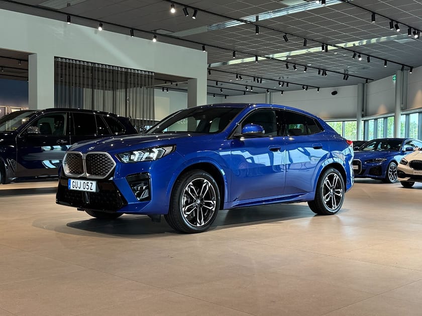 Bild 1 av BMW iX2 xDrive30 M Sport D/A Plus Drag Rattvärme Tonade rutor
