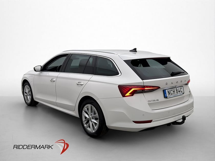 Bild 4 av Škoda Octavia Kombi iV Skoda 204hk Style Cockpit Drag Kamera CarPlay
