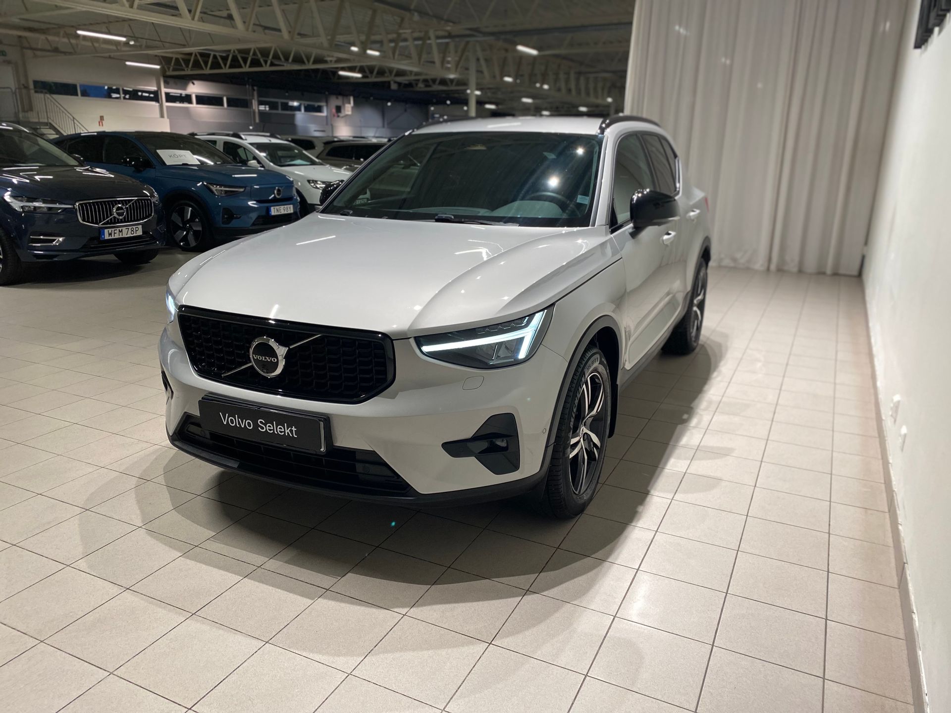 Volvo XC40 B3 FWD Bensin Plus Dark 2025, bild 4/10