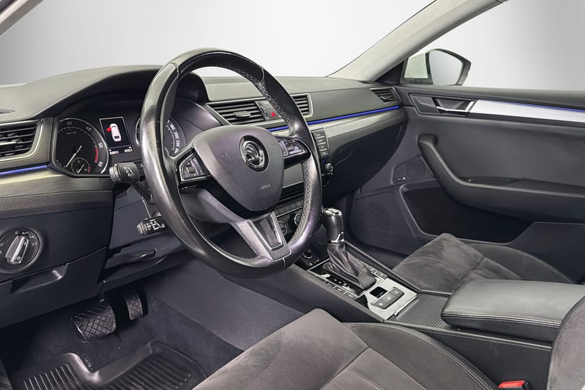 Bild 4 av Škoda Superb Kombi 2.0 TDI 4x4 Business Style Dragkrok Värmare