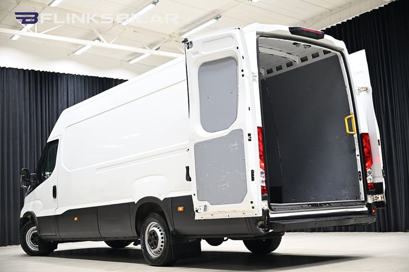 Bild 5 av Iveco Daily 35-140 Van 2.3 JTD Hi-Matic 136HK XXL-Skåp|Automat|3.5ton-dragvikt