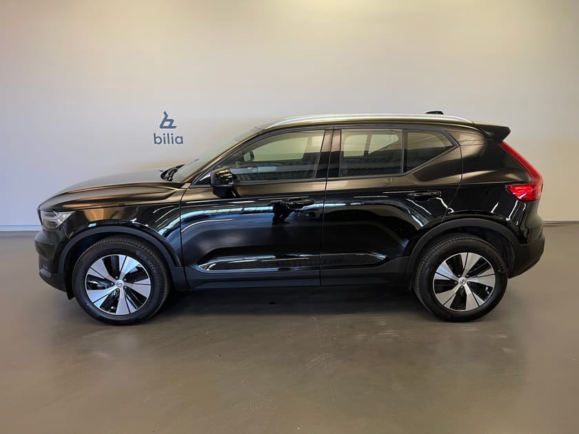Bild 2 av Volvo XC40 B4 FWD Bensin Momentum Advanced SE / Navigation / Backkamera /
