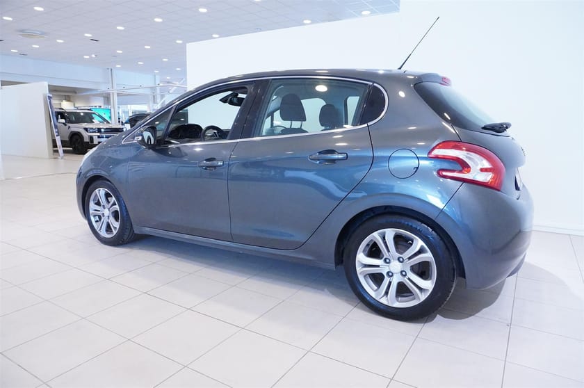Bild 5 av Peugeot 208 1,2 VTi 82hk 5-D Allure Ledramp Motorv. Vinterhjul