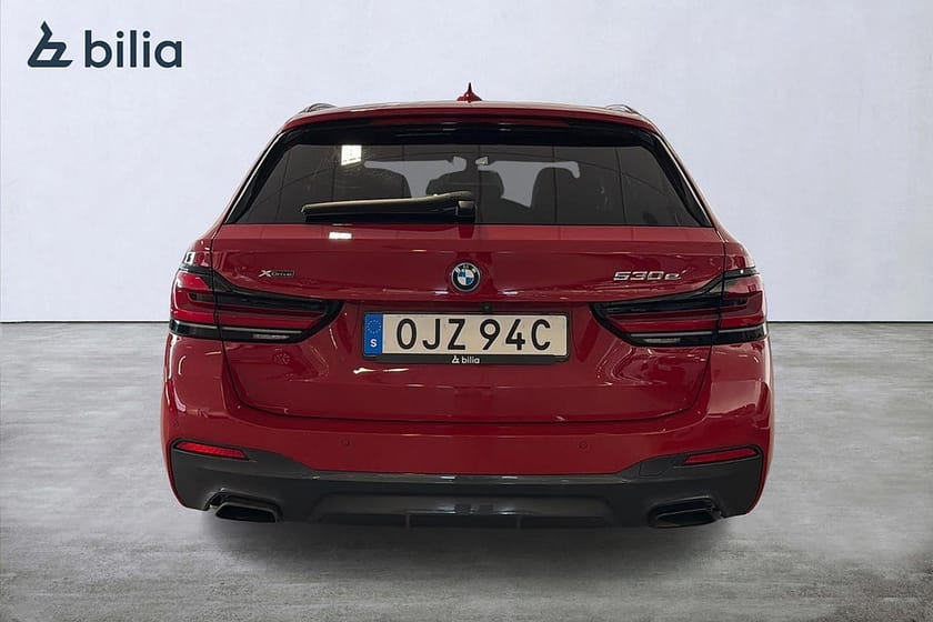 Bild 4 av BMW 530e xDrive Touring M-sport | Panorama | Drag | H&K