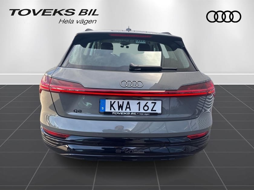 Bild 3 av Audi Q8 50 e-tron quattro / Svart Optik / 20"