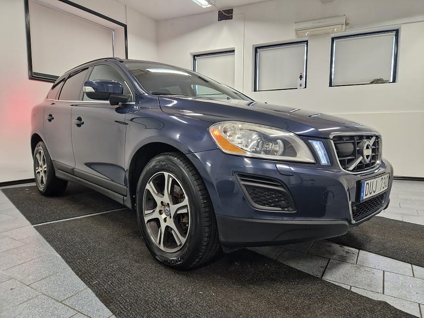 Bild 3 av Volvo XC60 D4 163 hk AWD Geartronic Momentum Panorama Drag Nyserv