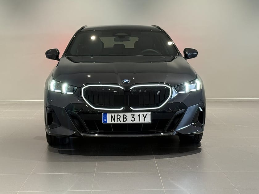 Bild 2 av BMW i5 xDrive40 Touring M Sport Drag AdptFartH H/K RattV 20"
