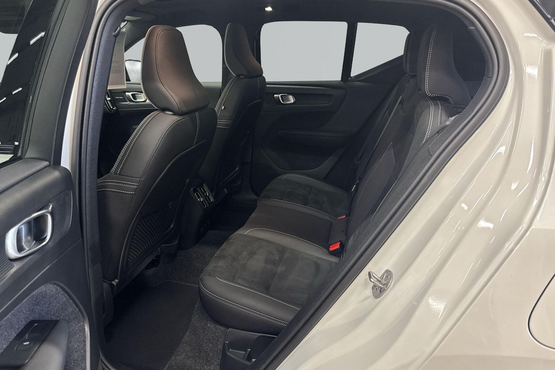 Volvo EX40 2026, bild 7/10
