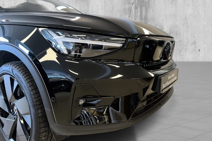 Bilde 3 av Volvo EX40 Twin Motor Black Edition Hengerfeste, pixel, tonde ruter++