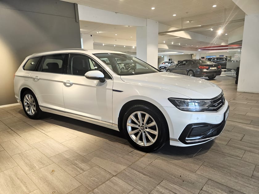 Bild 4 av Volkswagen Passat Sportscombi GTE SC 218hk | Drag V-hjul Värmare