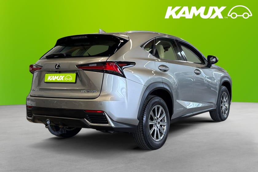 Bild 4 av Lexus NX 300h AWD 2.5 E-CVT 197hk GRILL PÅ KÖPET Drag Skinn B kamera Business