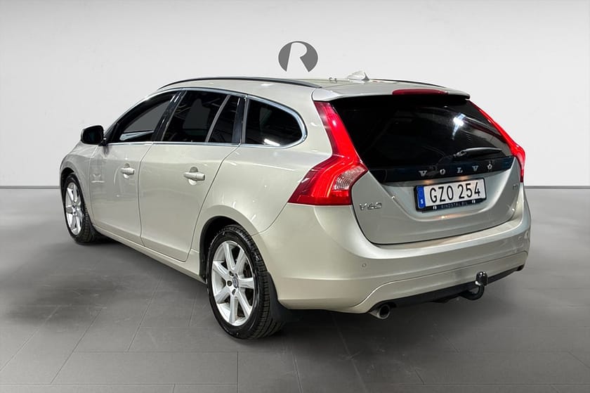Bild 5 av Volvo V60 D3 150 HK MOMENTUM D-VÄRM DRAG PDC VOC NAVI 0.37L/MIL