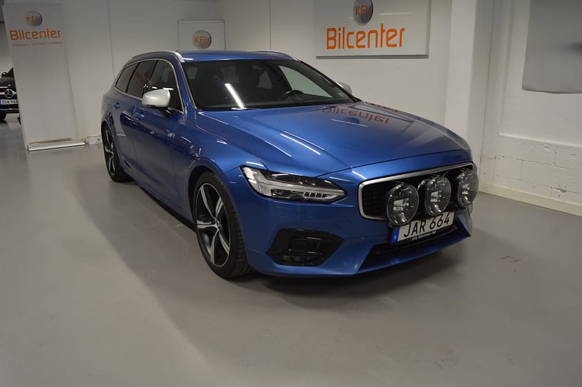 Bild 1 av Volvo V90 T4 R-Design V-Däck ingår Värmare-VoC-Elstol-CarPlay-Pil