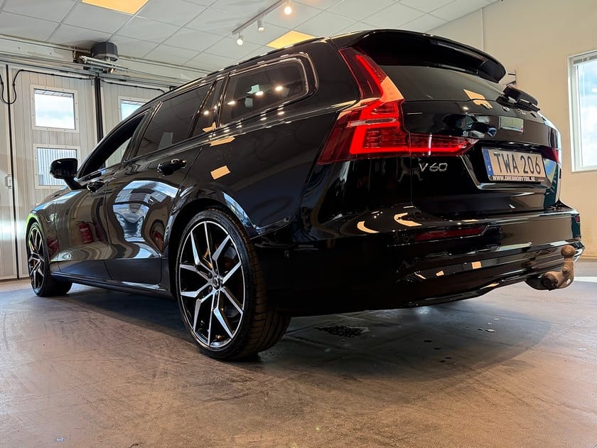 Bild 3 av Volvo V60 Recharge T8 AWD Polestar Engineered H(K Drag Pano HUD