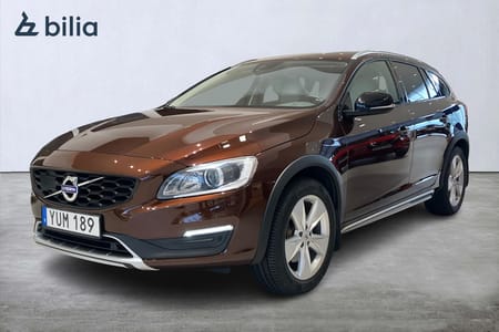 Volvo V60 Cross Country D4 Classic Plus Programbar bränslevärmare Parkeringssensor fram/bak Navigation Mörkt tonade rutor 5 st Keyless Entry och Start