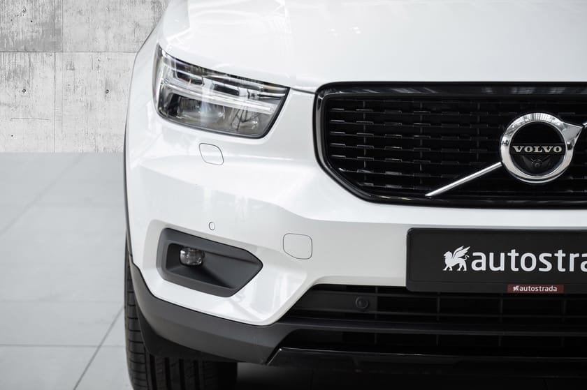 Bilde 3 av Volvo XC40 D4 AWD | R-Design | Soltak | Skinn | 360 |