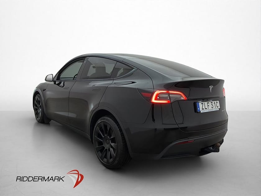 Bild 5 av Tesla Model Y Long Range AWD Pano Dragkrok AP Ljus interiör