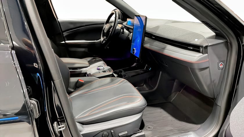 Bild 3 av Ford Mustang Mach-E Long Range AWD Teknikpaket + 351HK | Dragkrok | B&O ljud