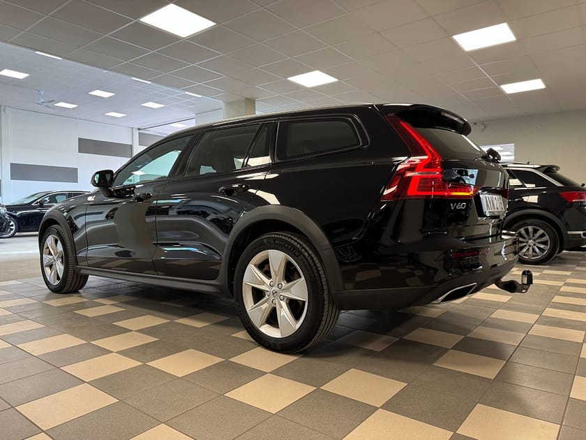 Bild 4 av Volvo V60 Cross Country B4 AWD B-Kamera H/K Navi CarPlay Drag Advanced 197 Hk