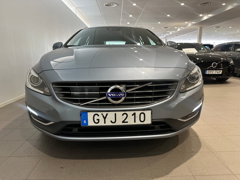 Bild 2 av Volvo V60 D5 AWD Twin Engine Classic Summum / Parkeringssensor fram/bak / Backkamera / Dragkrok