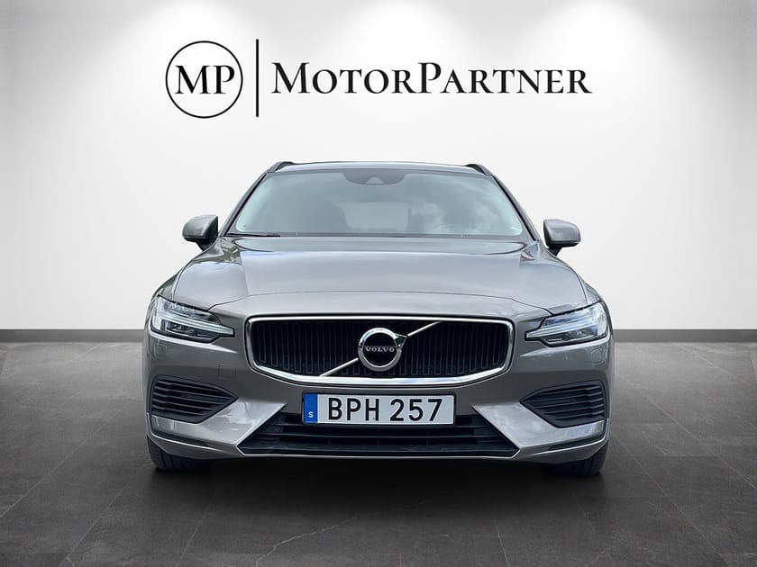 Bild 3 av Volvo V60 Recharge T6 Twin Engine AWD Momentum Dragkrok GPS 340hk