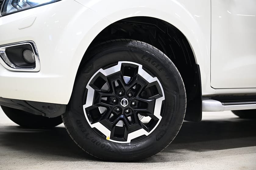 Bild 5 av Nissan Navara Dubbelhytt 190HK Automat|Tekna|Kåpa|Drag|GPS|360°|EnÄgare|Leasbar