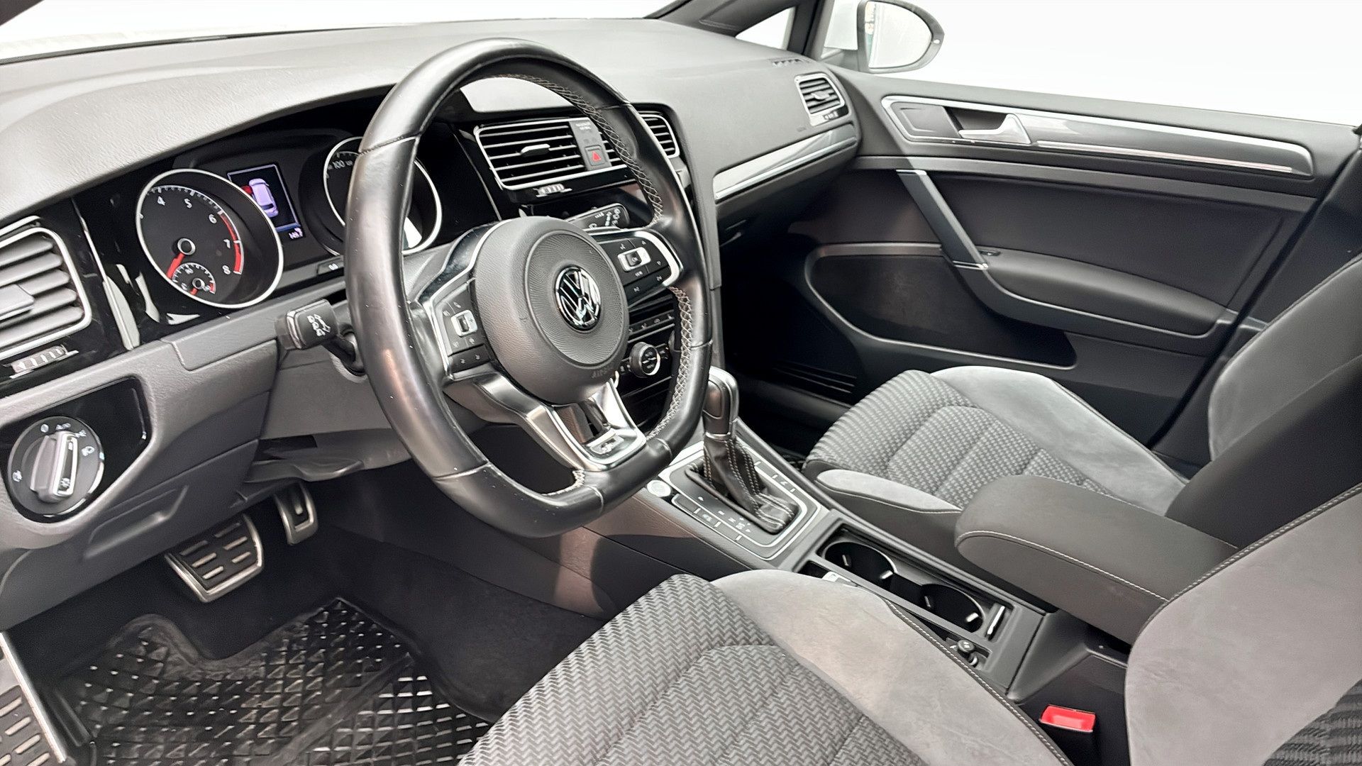 Volkswagen Golf 1.5 TSI R-Line 2019, kuva 7/10