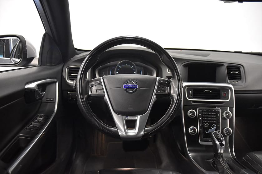 Bild 2 av Volvo V60 D4 AWD Aut R-design Drag Skinn Taklucka P-värm H/K 190hk