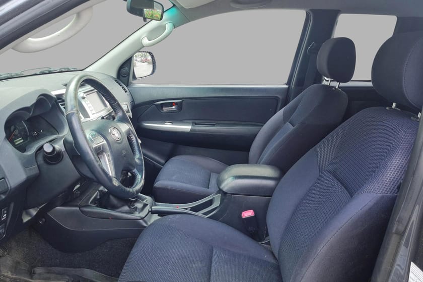 Bilde 5 av Toyota Hilux Extra Cab 2.5 SR Manuell Billigbil - EU ok til 31.10.26
