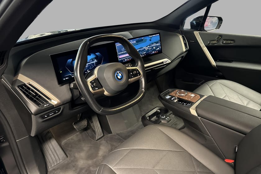 Bilde 5 av BMW iX xDrive50 Fully Charged, Soft-Close, H/K, SkyLounge, HUD