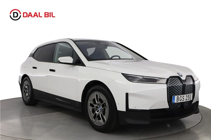 Bild 3 av BMW iX xDrive40 76,6kWh 326HK VÄRMARE B-KAM LÄDER NAVI COCKPIT