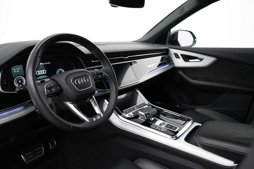 Bild 5 av Audi Q8 60 TFSI e quattro TFSI-e / 462hk / 360 / Night / Se Spec