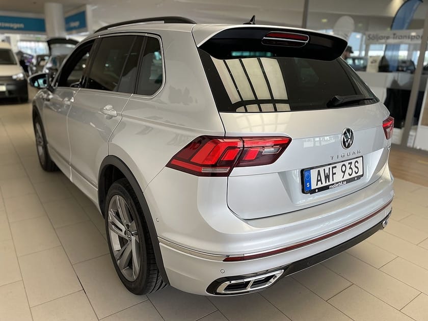 Bild 3 av Volkswagen Tiguan R-LINE 2.0 TDI 4M 200Hk I Värmare I Drag I Cockpit