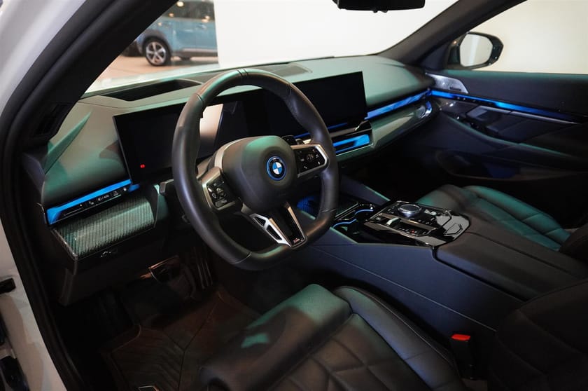 Bild 2 av BMW 550e xDrive Touring Steptronic 490hk M-Sport