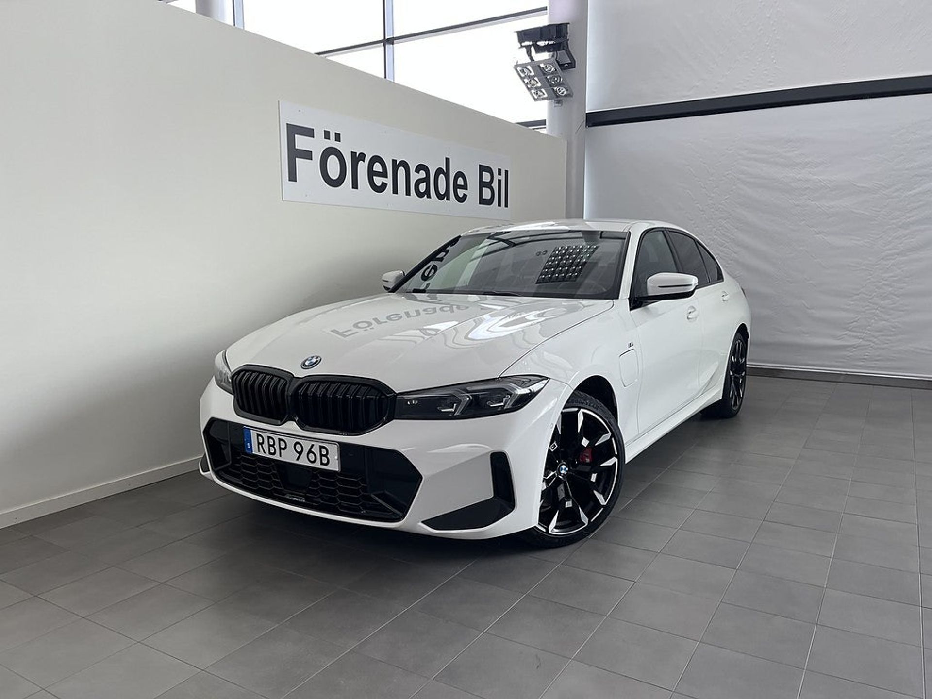 BMW 330